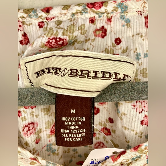 🎊2 FOR 1🎊 Bit and Bridle Ling Sleeve Blouse - Picture 4 of 7